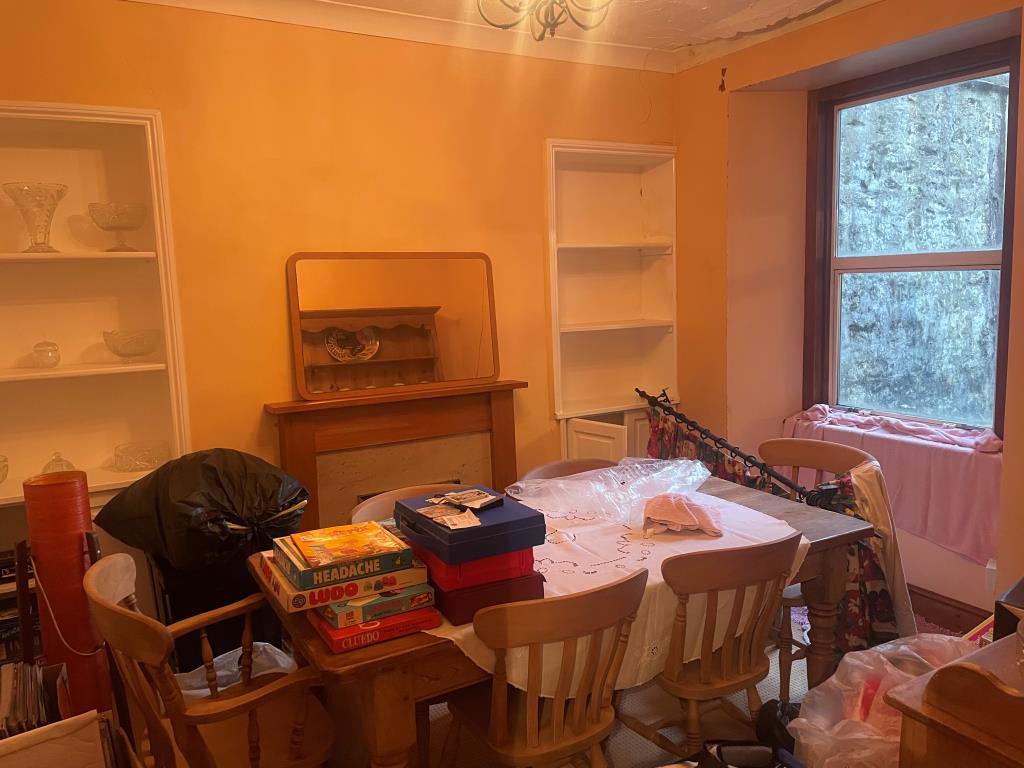 Lot: 146 - FREEHOLD PROPERTY WITH ADDITIONAL LAND - Dining room